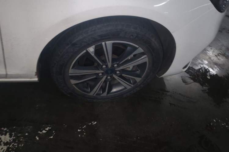 Used Ford Escort 2021 1.5L Automatic Diamond Edition Right Front Wheel Hub