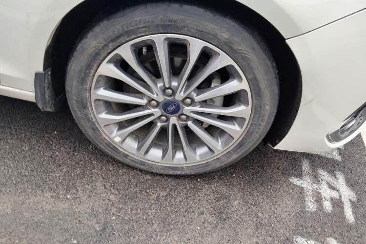 Used Ford Escort 2021 1.5L Automatic Glory Edition Right Front Wheel Hub