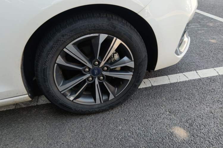 Used Ford Escort 2021 1.5L Automatic Diamond Edition Right Front Wheel Hub