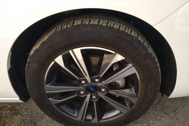 Used Ford Escort 2021 1.5L Automatic Diamond Edition Right Front Wheel Hub