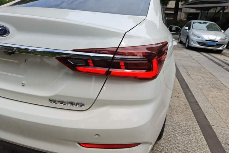 Used Ford Escort 2021 1.5L Automatic Diamond Edition Right Rear Taillight