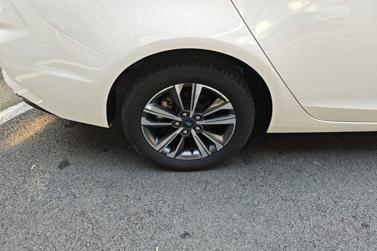 Used Ford Escort 2021 1.5L Automatic Diamond Edition Right Rear Wheel Hub