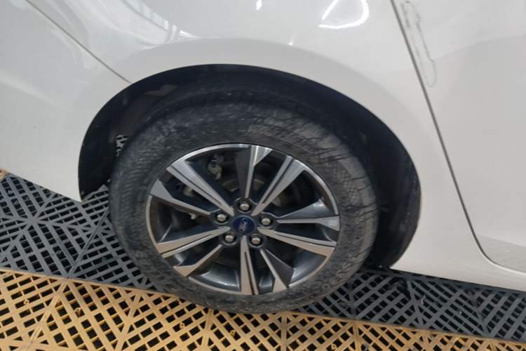 Used Ford Escort 2021 1.5L Automatic Diamond Edition Right Rear Wheel Hub