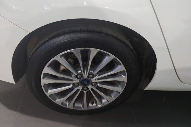 Used Ford Escort 2021 1.5L Automatic Glory Edition Right Rear Wheel Hub