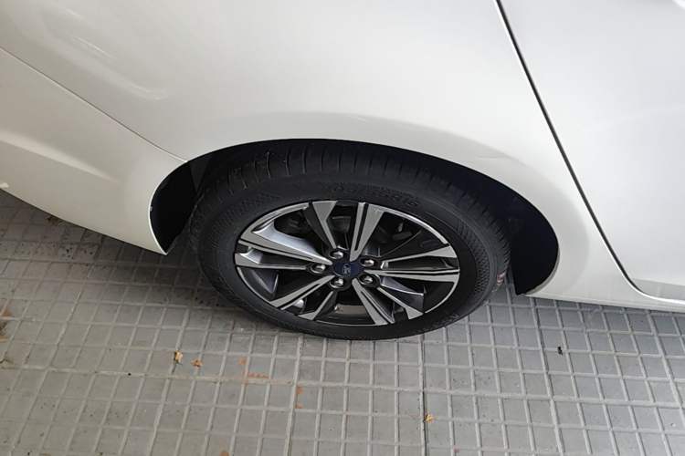 Used Ford Escort 2021 1.5L Automatic Diamond Edition Right Rear Wheel Hub