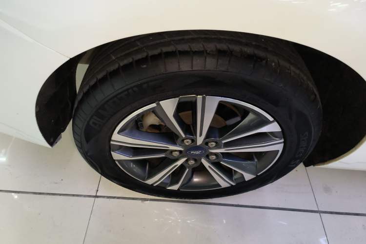 Used Ford Escort 2021 1.5L Automatic Diamond Edition Right Rear Wheel Hub