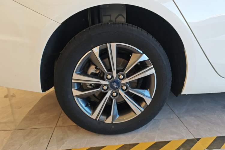 Used Ford Escort 2021 1.5L Automatic Diamond Edition Right Rear Wheel Hub