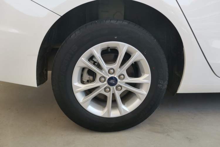 Used Ford Escort 2021 1.5L Automatic Gold Edition Right Rear Wheel Hub