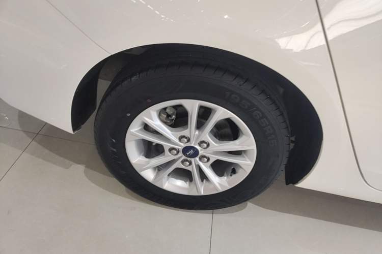 Used Ford Escort 2021 1.5L Automatic Gold Edition Right Rear Wheel Hub