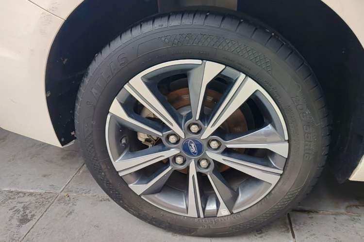 Used Ford Escort 2021 1.5L Automatic Diamond Edition Right Rear Wheel Hub
