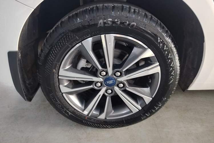 Used Ford Escort 2021 1.5L Automatic Diamond Edition Right Rear Wheel Hub
