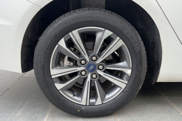 Used Ford Escort 2021 1.5L Automatic Diamond Edition Right Rear Wheel Hub