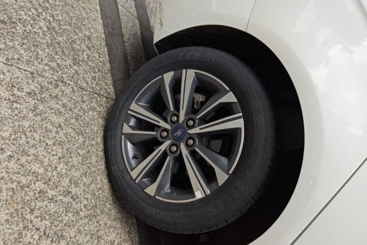 Used Ford Escort 2021 1.5L Automatic Diamond Edition Right Rear Wheel Hub