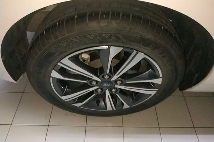 Used Ford Escort 2021 1.5L Automatic Diamond Edition Right Rear Wheel Hub