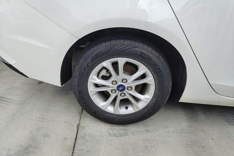 Used Ford Escort 2021 1.5L Automatic Gold Edition Right Rear Wheel Hub