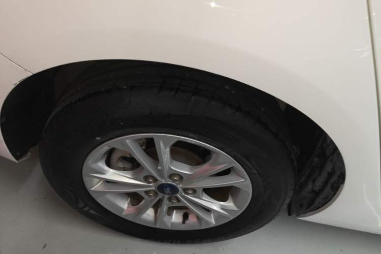 Used Ford Escort 2021 1.5L Automatic Gold Edition Right Rear Wheel Hub