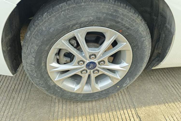 Used Ford Escort 2021 1.5L Automatic Platinum Edition Right Rear Wheel Hub