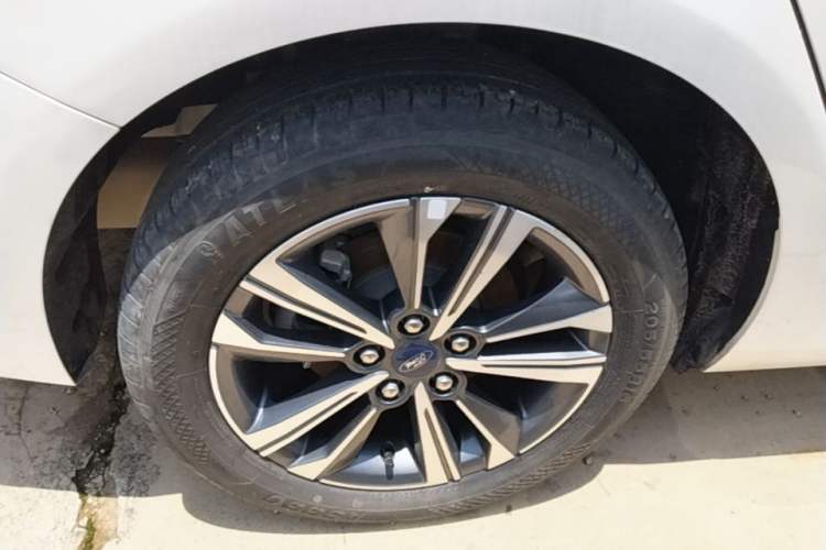 Used Ford Escort 2021 1.5L Automatic Diamond Edition Right Rear Wheel Hub