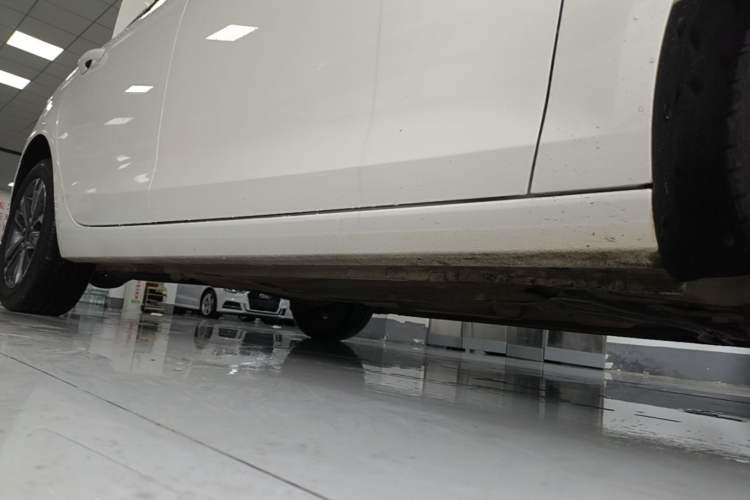 Used Ford Escort 2021 1.5L Automatic Diamond Edition Right Side Sill