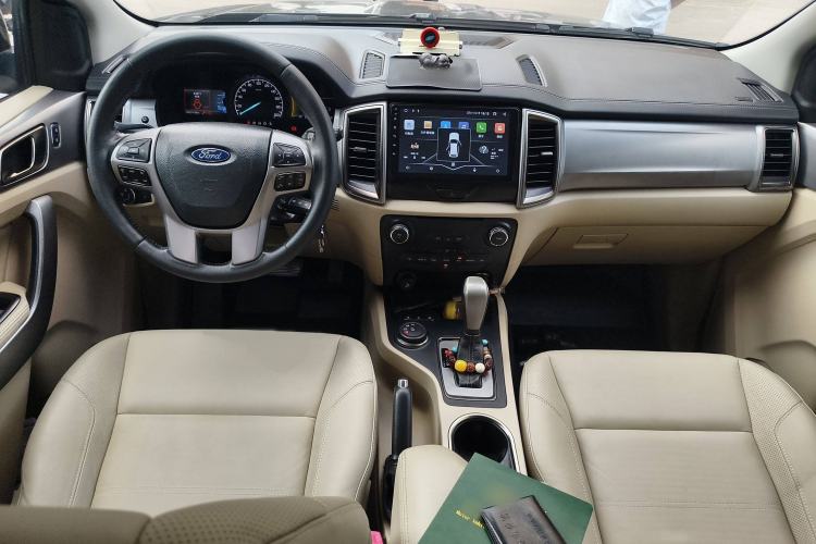 Used Ford Everest 2016 2.0T Gasoline Automatic 4x4 Luxury Edition Interior 2