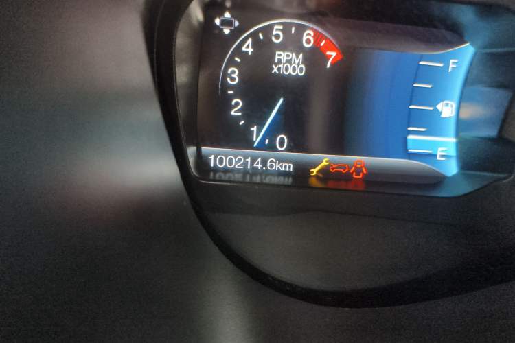 Used Ford Everest 2016 2.0T Gasoline Automatic 4x4 Luxury Edition Odometer Close Up