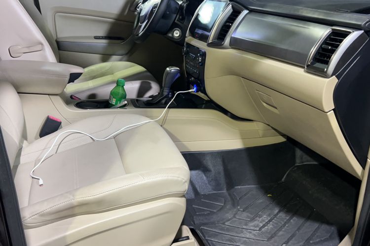 Used Ford Everest 2016 2.0T Gasoline Automatic 4x4 Luxury Edition Right Front Seat