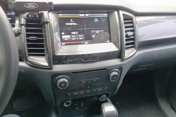 Used Ford Everest 2016 2.0T Gasoline Automatic 4x4 Flagship Edition Audio And AC Panel