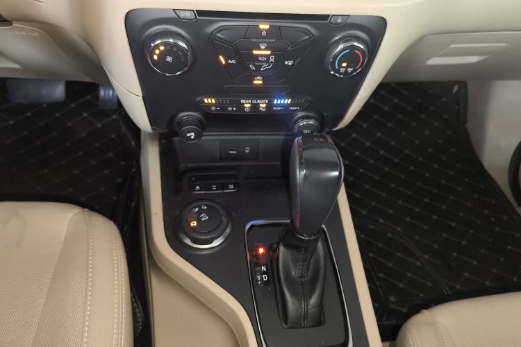Used Ford Everest 2017 2.0T Gasoline Automatic 4x4 Elite Edition 5 Seats Gear Lever