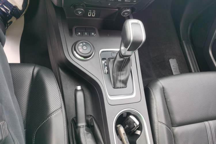 Used Ford Everest 2019 2.0T Gasoline Automatic 4x4 Luxury Edition 5 Seats Gear Lever