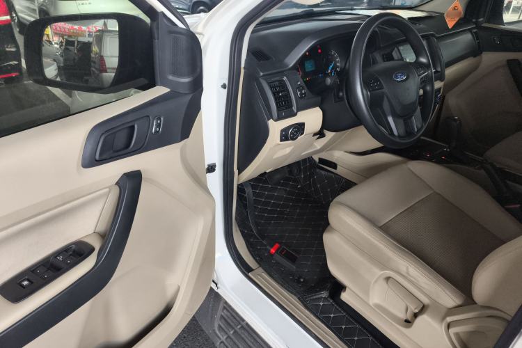 Used Ford Everest 2017 2.0T Gasoline Automatic 4x4 Elite Edition 5 Seats Interior 3