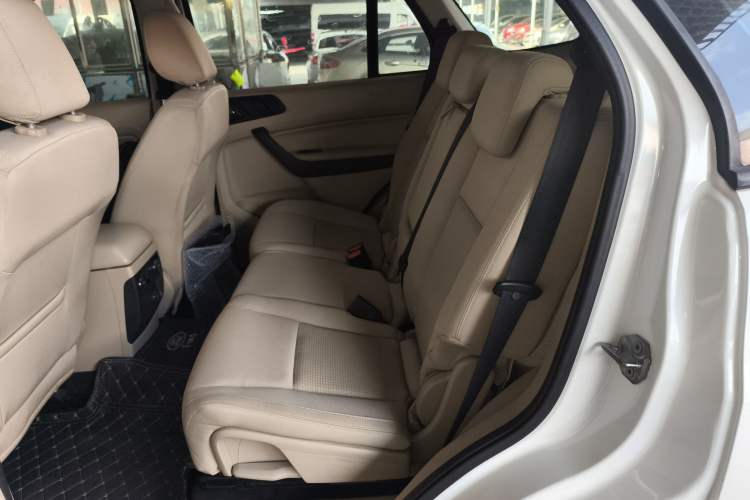Used Ford Everest 2017 2.0T Gasoline Automatic 4x4 Elite Edition 5 Seats Interior 4