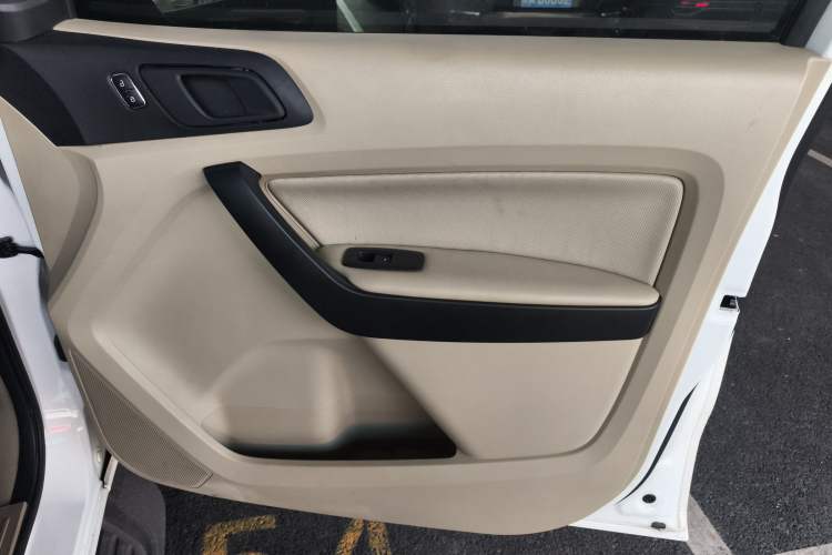 Used Ford Everest 2017 2.0T Gasoline Automatic 4x4 Elite Edition 5 Seats Interior 5