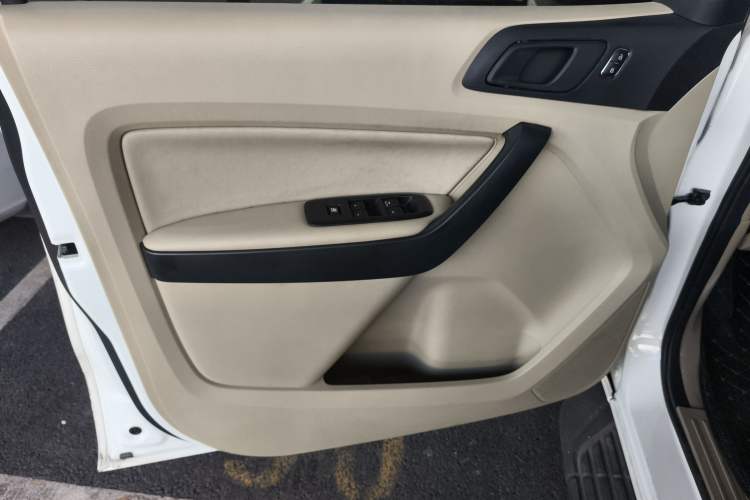 Used Ford Everest 2017 2.0T Gasoline Automatic 4x4 Elite Edition 5 Seats Interior 7