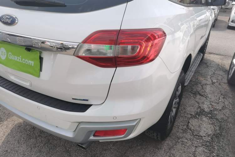 Used Ford Everest 2019 2.0T Gasoline Automatic 4x4 Luxury Edition 5 Seats Right Rear Taillight