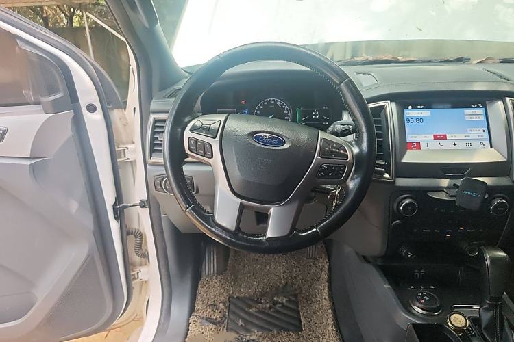Used Ford Everest 2017 2.0T Gasoline Automatic 4x4 Luxury Edition 7 Seats Steering Wheel