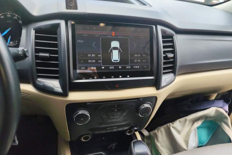 Used Ford Everest 2016 2.0T Gasoline Automatic 4x4 Elite Edition Audio And AC Panel