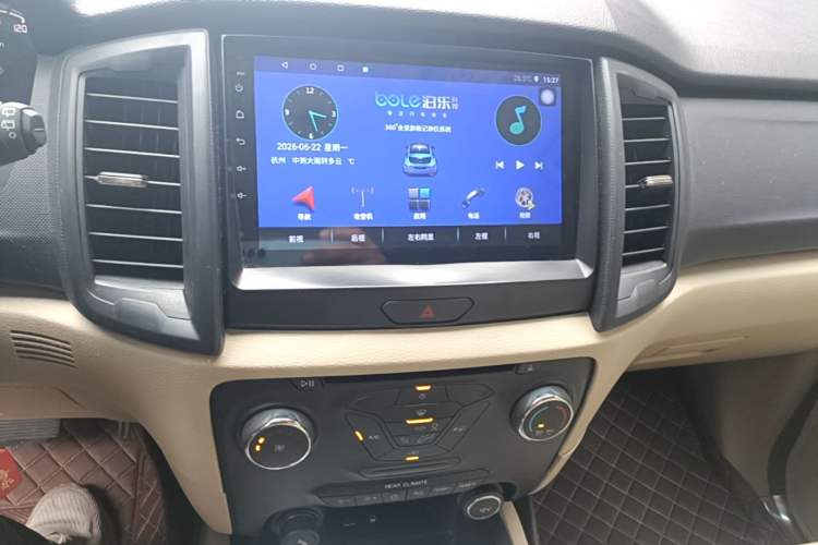 Used Ford Everest 2016 2.0T Gasoline Automatic 4x4 Elite Edition Audio And AC Panel