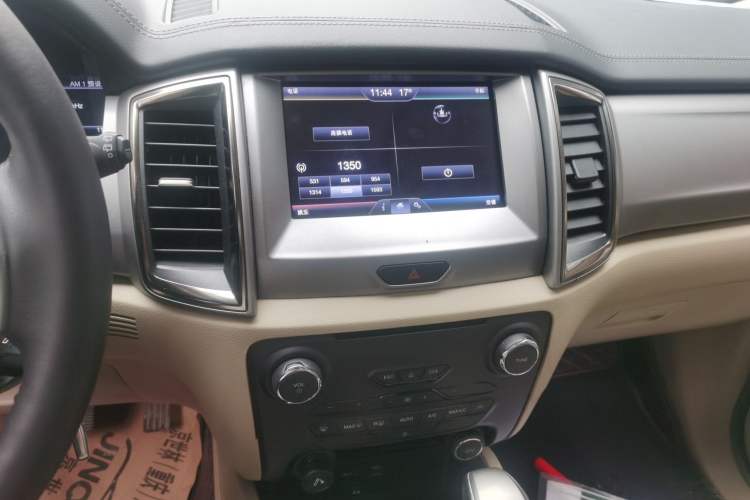 Used Ford Everest 2016 2.0T Gasoline Automatic 4x4 Luxury Edition Audio And AC Panel