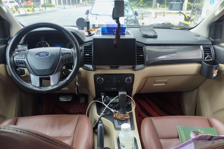 Used Ford Everest 2016 2.0T Gasoline Automatic 4x4 Elite Edition Center Console