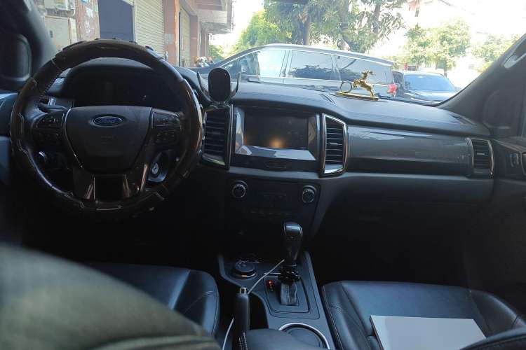 Used Ford Everest 2016 2.0T Gasoline Automatic 4x4 Flagship Edition Center Console