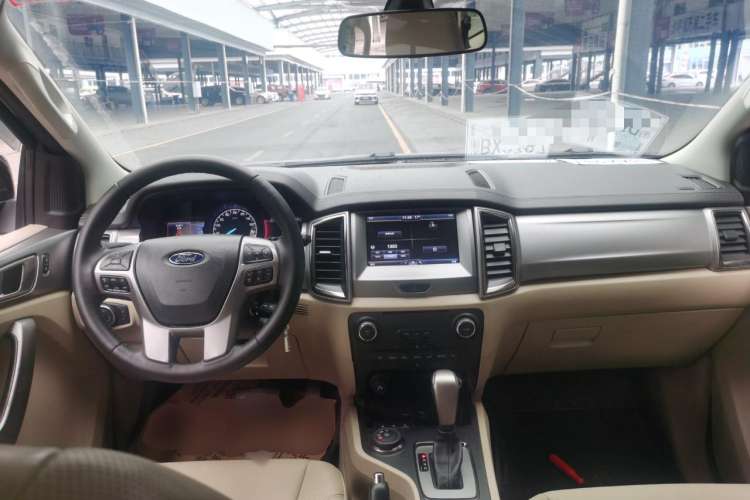 Used Ford Everest 2016 2.0T Gasoline Automatic 4x4 Luxury Edition Center Console