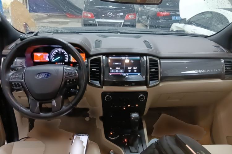 Used Ford Everest 2016 2.0T Gasoline Automatic 4x4 Flagship Edition Center Console