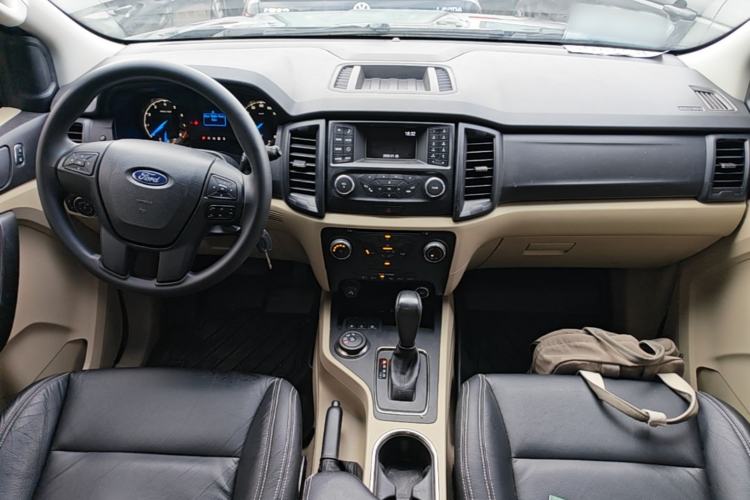 Used Ford Everest 2016 2.0T Gasoline Automatic 4x4 Elite Edition Center Console