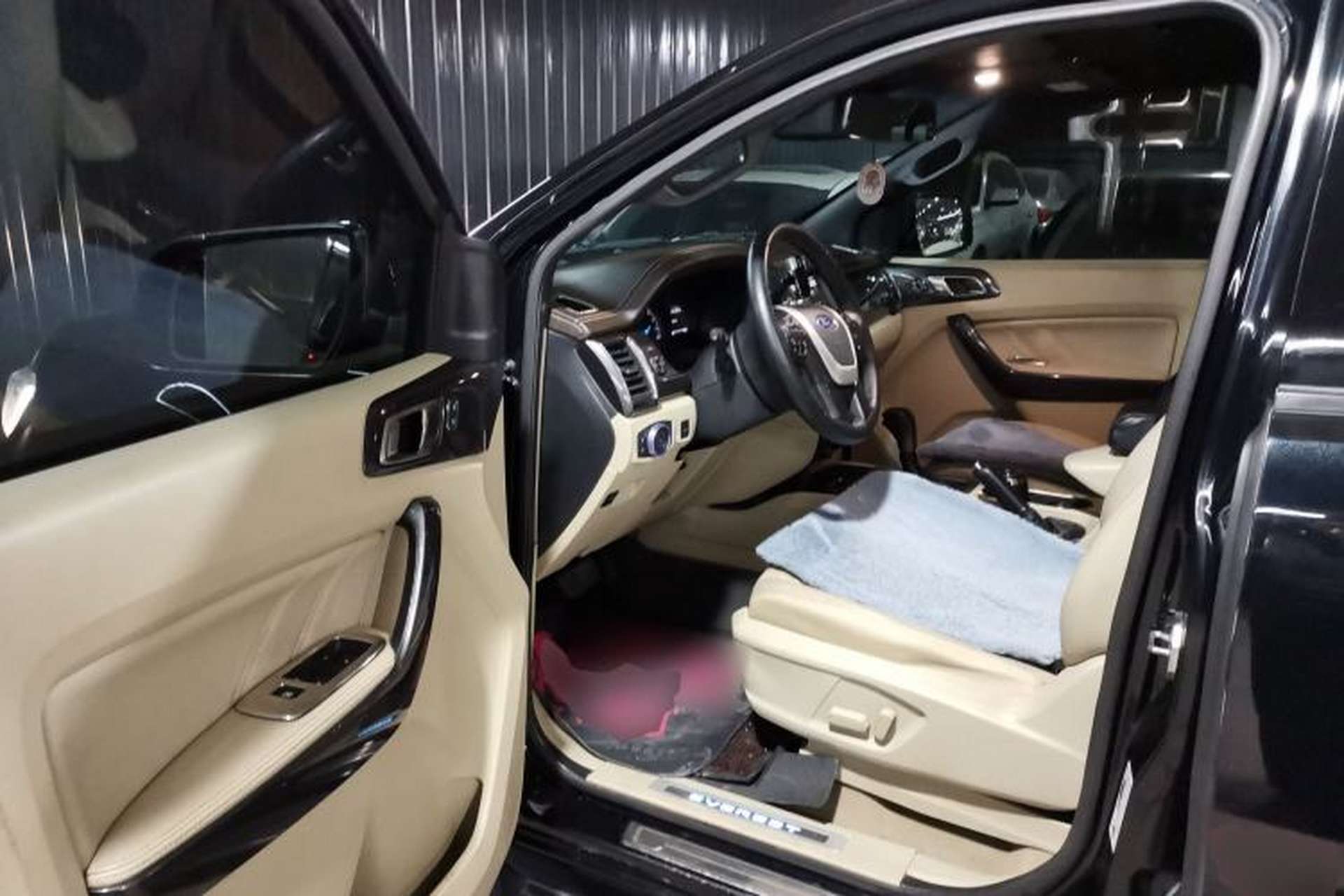 Used Ford Everest 2016 2.0T Gasoline Automatic 4x4 Flagship Edition Driver Seat