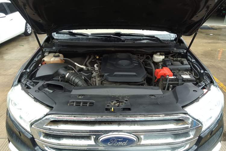Used Ford Everest 2016 2.0T Gasoline Automatic 4x4 Flagship Edition Engine Bay