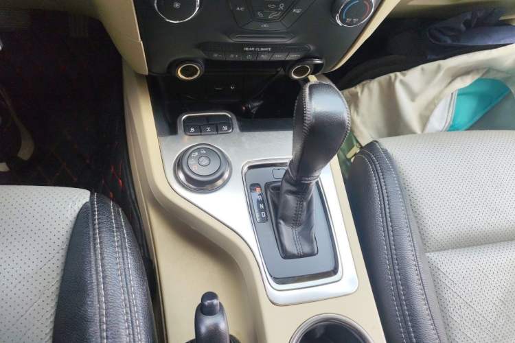 Used Ford Everest 2016 2.0T Gasoline Automatic 4x4 Elite Edition Gear Lever