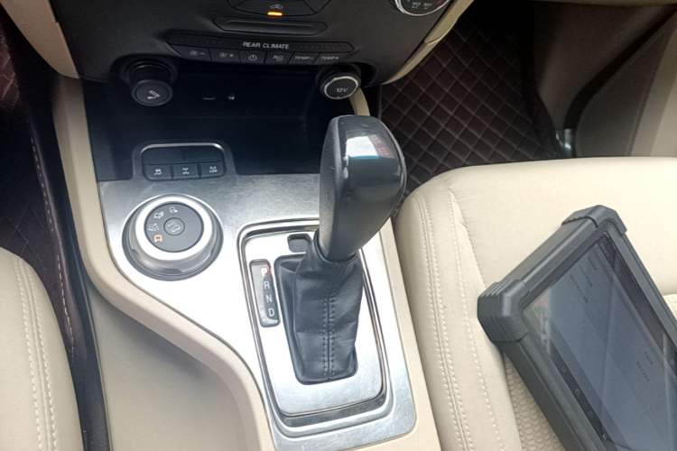 Used Ford Everest 2016 2.0T Gasoline Automatic 4x4 Elite Edition Gear Lever