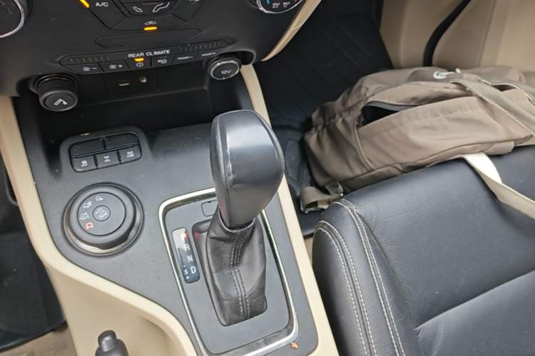 Used Ford Everest 2016 2.0T Gasoline Automatic 4x4 Elite Edition Gear Lever