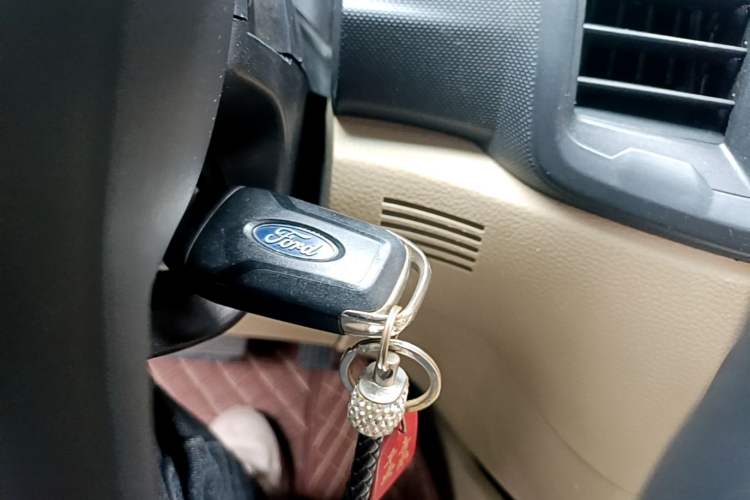 Used Ford Everest 2016 2.0T Gasoline Automatic 4x4 Elite Edition Interior 1
