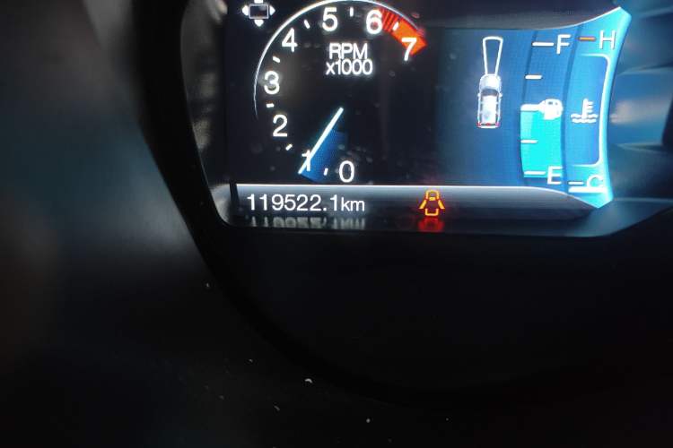 Used Ford Everest 2016 2.0T Gasoline Automatic 4x4 Flagship Edition Odometer Close Up